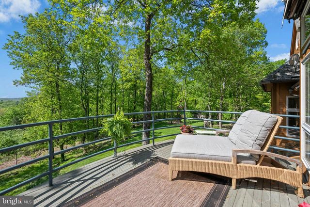 310 HUNTERS FARM RD, Henryville, PA 18332