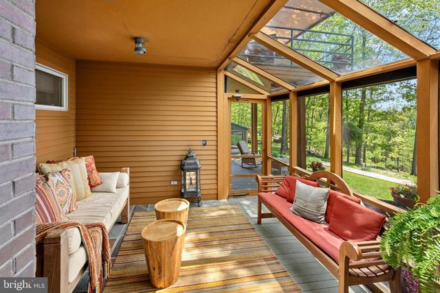 310 HUNTERS FARM RD, Henryville, PA 18332