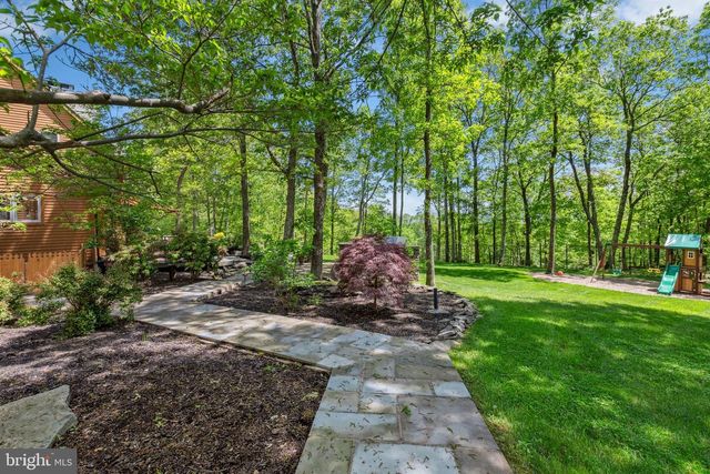 310 HUNTERS FARM RD, Henryville, PA 18332