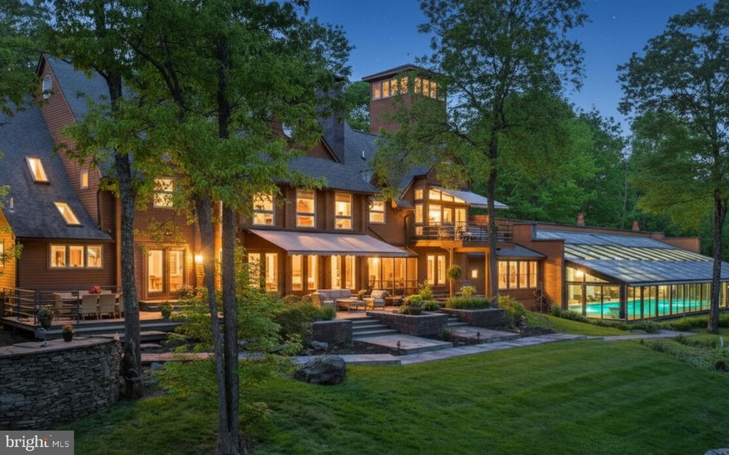 310 HUNTERS FARM RD, Henryville, PA 18332