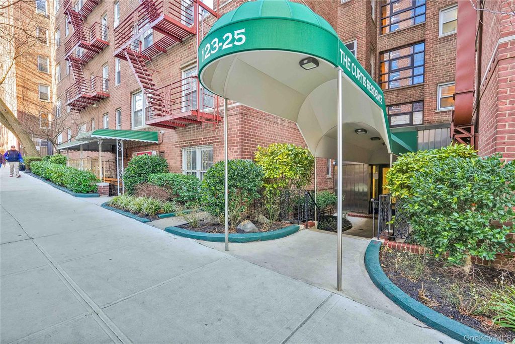 123-25 82nd Avenue 5R, Kew Gardens, NY 11415