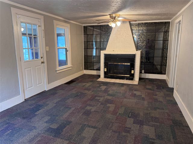 2222 SW 1st Street, Des Moines, IA 50315