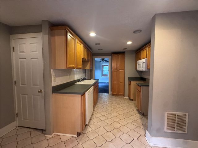 2222 SW 1st Street, Des Moines, IA 50315