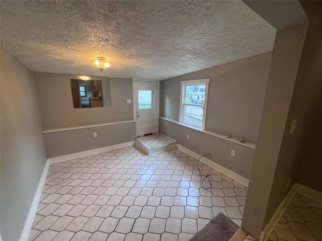 2222 SW 1st Street, Des Moines, IA 50315