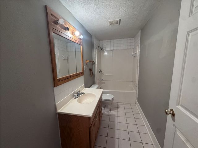 2222 SW 1st Street, Des Moines, IA 50315