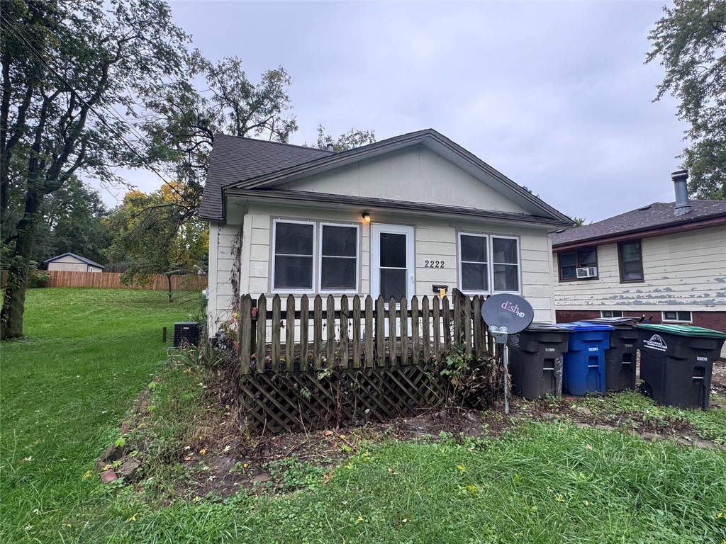 2222 SW 1st Street, Des Moines, IA 50315