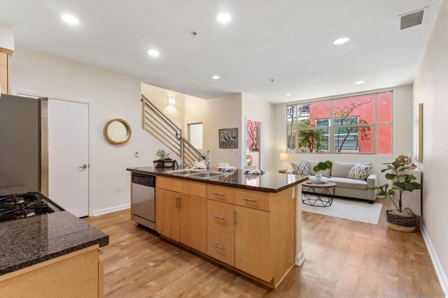 687 S Coast Hwy 101 219, Encinitas, CA 92024