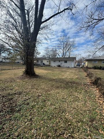 10504 Earl Drive, St Louis, MO 63136