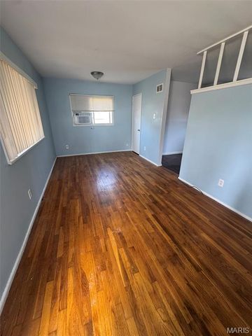 10504 Earl Drive, St Louis, MO 63136