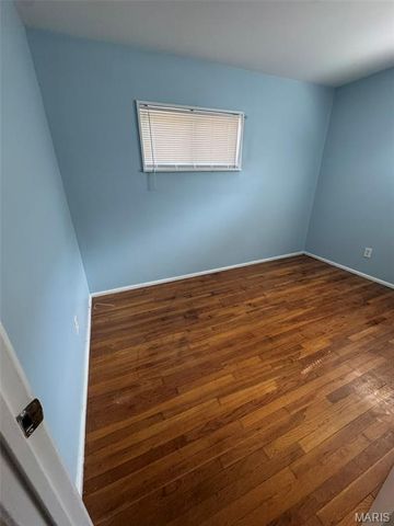 10504 Earl Drive, St Louis, MO 63136