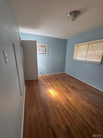 10504 Earl Drive, St Louis, MO 63136