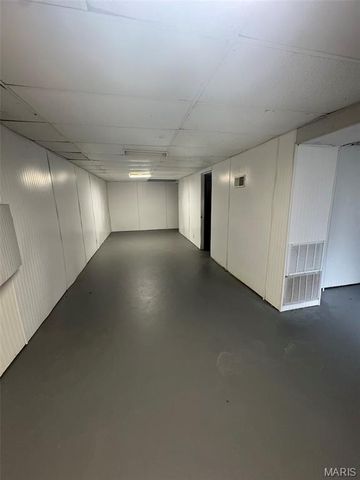 10504 Earl Drive, St Louis, MO 63136