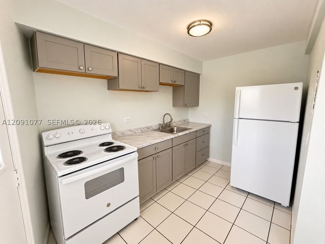 1610 NW N River Dr 206, Miami, FL 33125