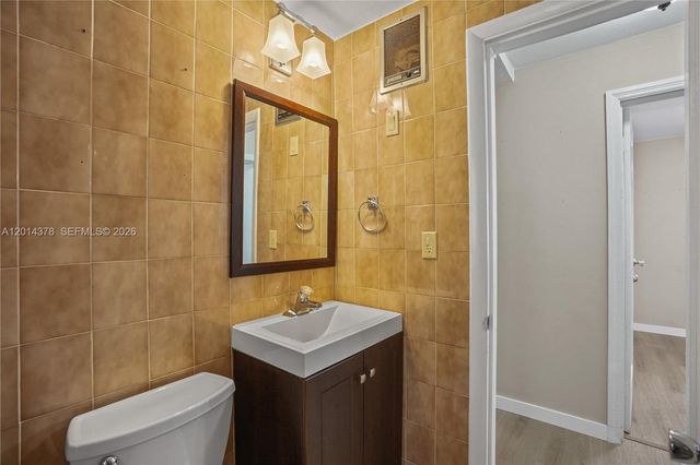 9930 SW 40th Ter, Miami, FL 33165