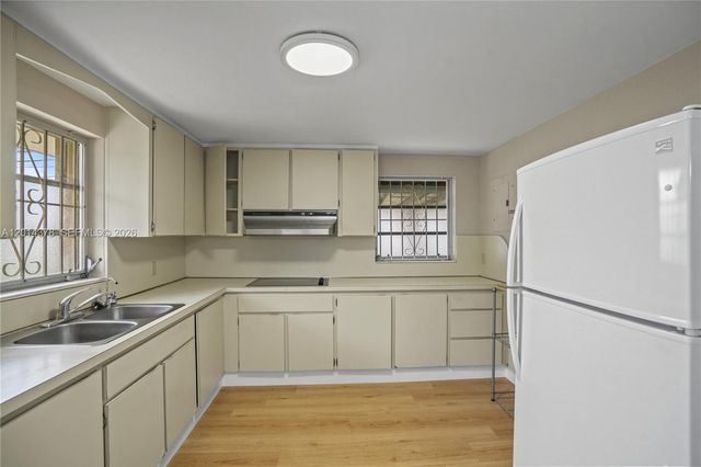 9930 SW 40th Ter, Miami, FL 33165