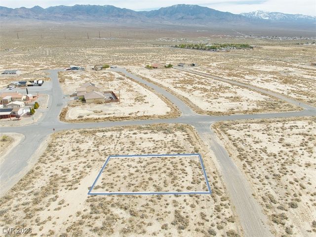 700 West Nikki Way, Pahrump, NV 89060