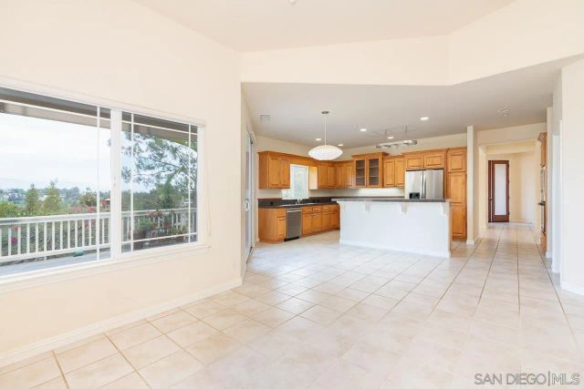 613 Carnation Lane, Fallbrook, CA 92028