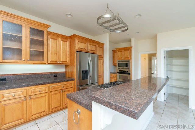 613 Carnation Lane, Fallbrook, CA 92028