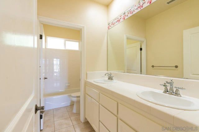 613 Carnation Lane, Fallbrook, CA 92028
