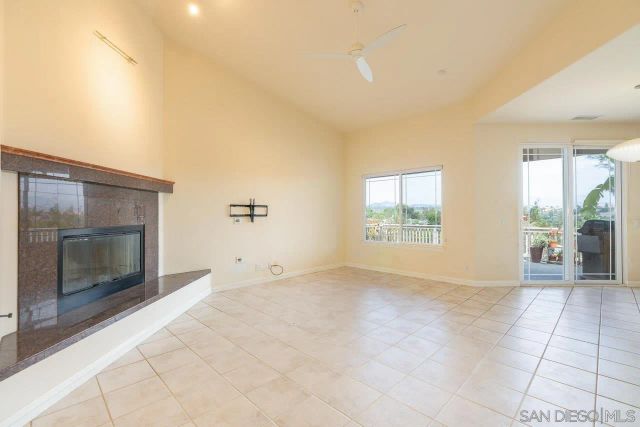 613 Carnation Lane, Fallbrook, CA 92028