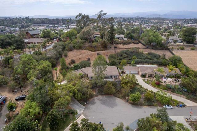 613 Carnation Lane, Fallbrook, CA 92028