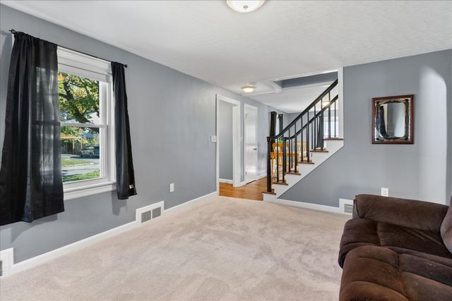 30 Calumet Ave., Worcester, MA 01606