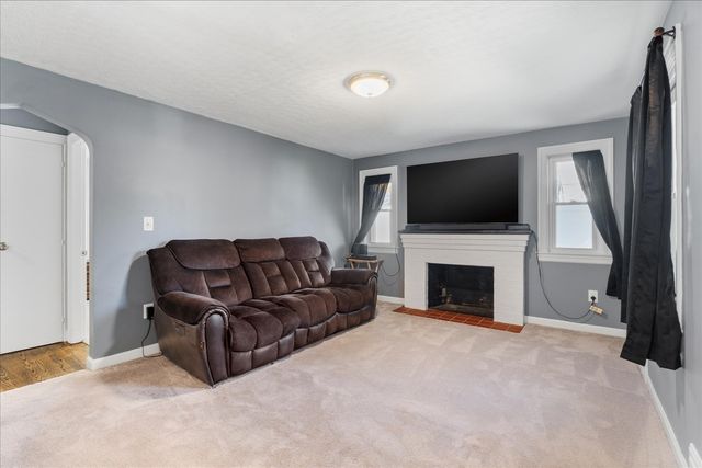 30 Calumet Ave., Worcester, MA 01606