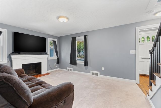 30 Calumet Ave., Worcester, MA 01606