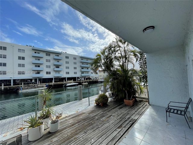 3868 NE 169th St 104, North Miami Beach, FL 33160