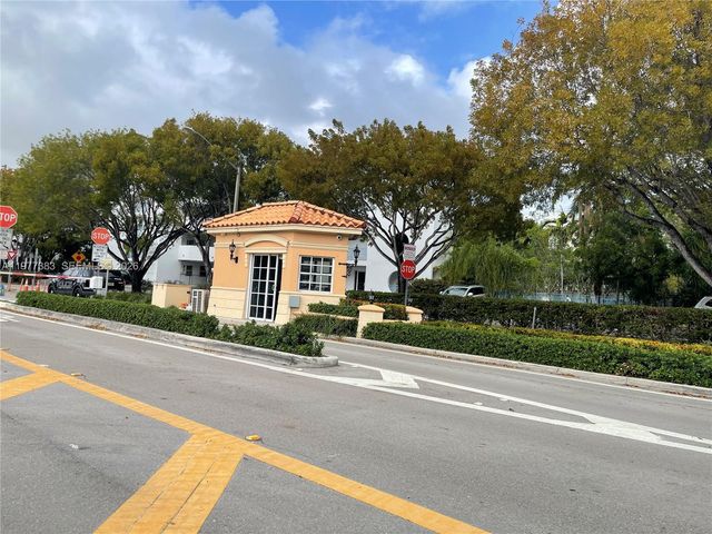 3868 NE 169th St 104, North Miami Beach, FL 33160