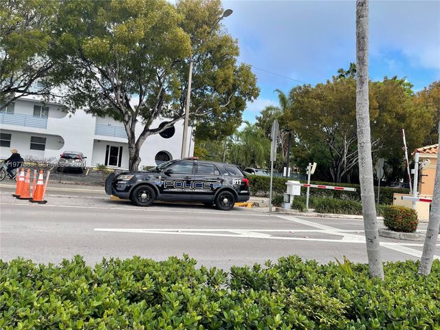 3868 NE 169th St 104, North Miami Beach, FL 33160