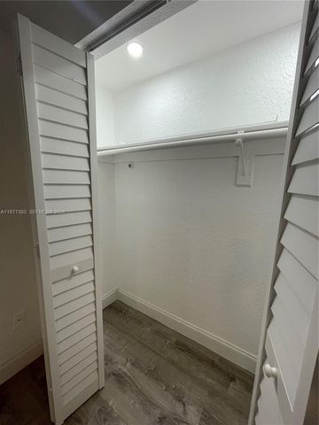 3868 NE 169th St 104, North Miami Beach, FL 33160