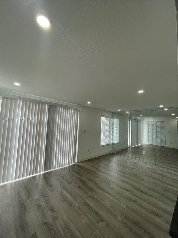 3868 NE 169th St 104, North Miami Beach, FL 33160