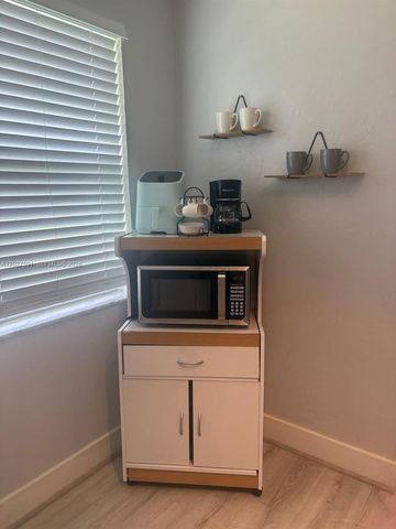 201 Columbus Parkway A, Hollywood, FL 33021