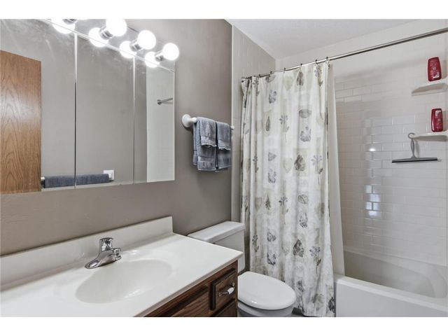 4061 99th Avenue, Blaine, MN 55014