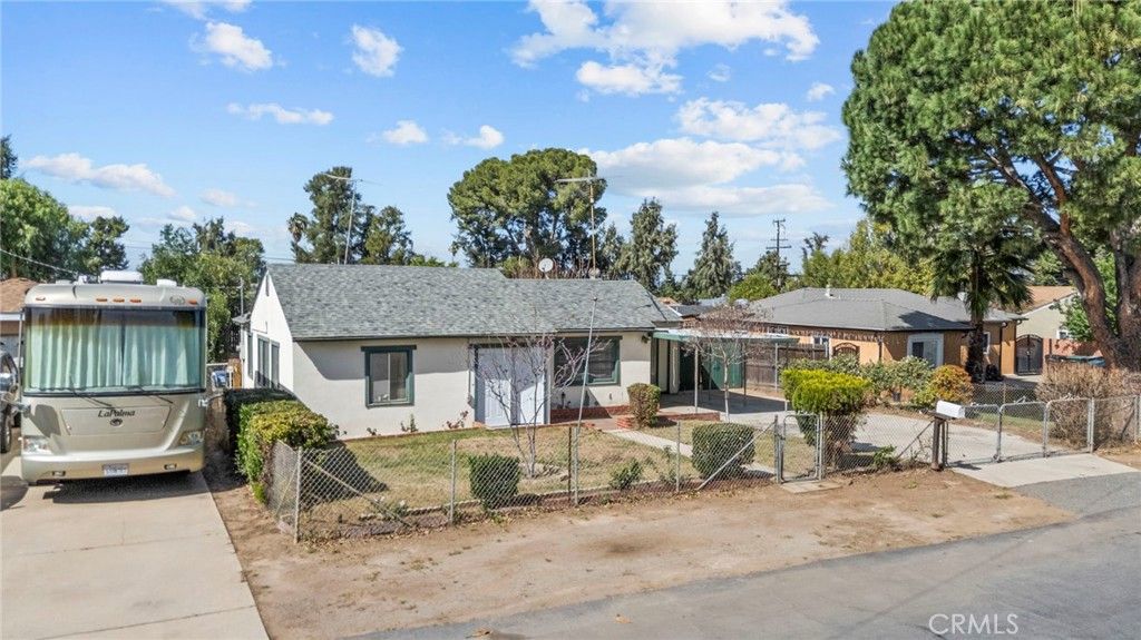 Image 5 of property listing at 856 Via Bernardo, Corona, CA 92882