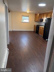 95 W BROAD ST, Gibbstown, NJ 08027