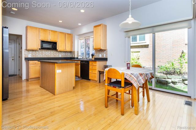 29401 Windmill Court, Farmington Hills, MI 48334