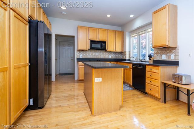 29401 Windmill Court, Farmington Hills, MI 48334