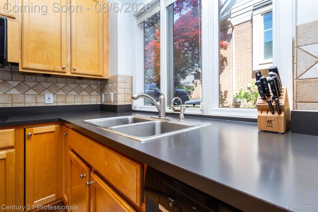 29401 Windmill Court, Farmington Hills, MI 48334
