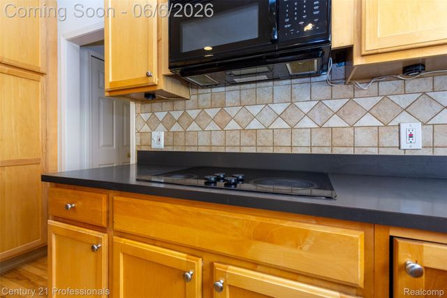 29401 Windmill Court, Farmington Hills, MI 48334