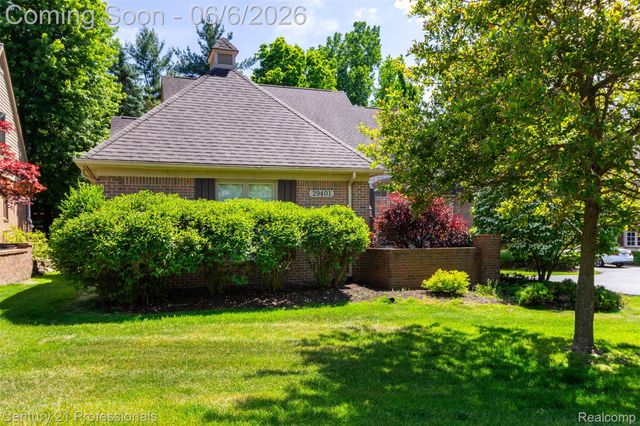 29401 Windmill Court, Farmington Hills, MI 48334