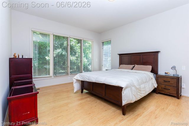 29401 Windmill Court, Farmington Hills, MI 48334