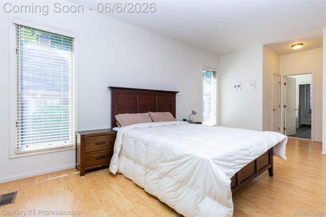 29401 Windmill Court, Farmington Hills, MI 48334