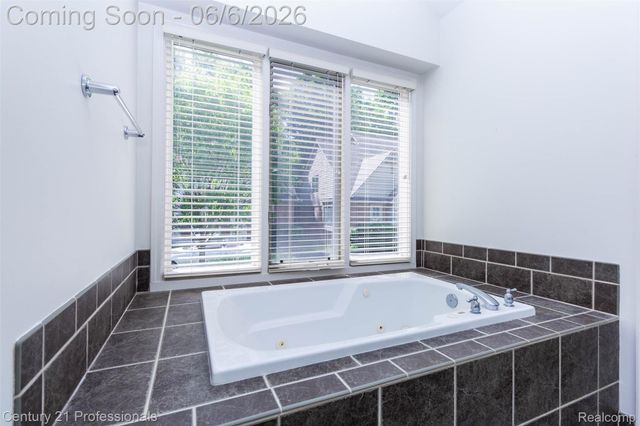 29401 Windmill Court, Farmington Hills, MI 48334