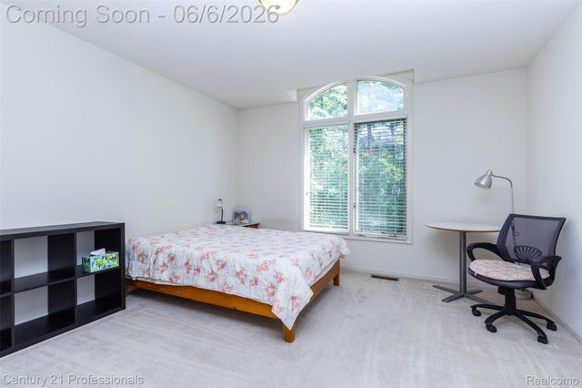 29401 Windmill Court, Farmington Hills, MI 48334