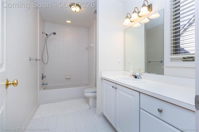 29401 Windmill Court, Farmington Hills, MI 48334