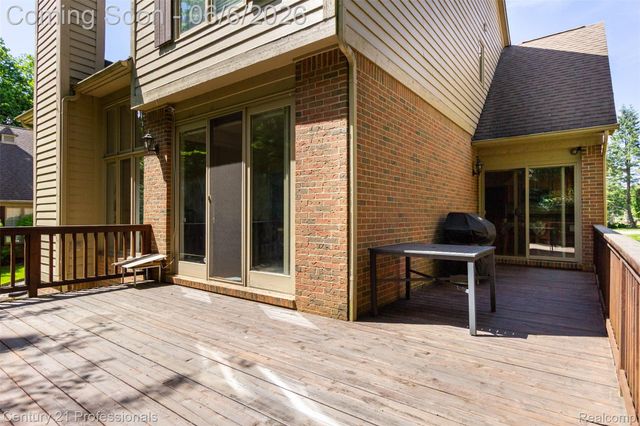29401 Windmill Court, Farmington Hills, MI 48334