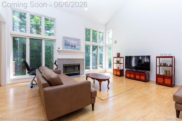 29401 Windmill Court, Farmington Hills, MI 48334