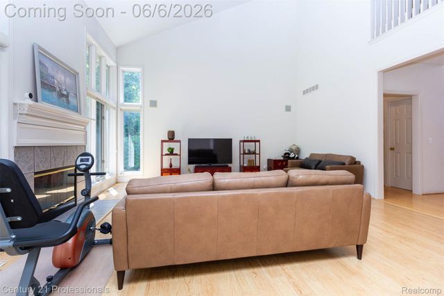 29401 Windmill Court, Farmington Hills, MI 48334